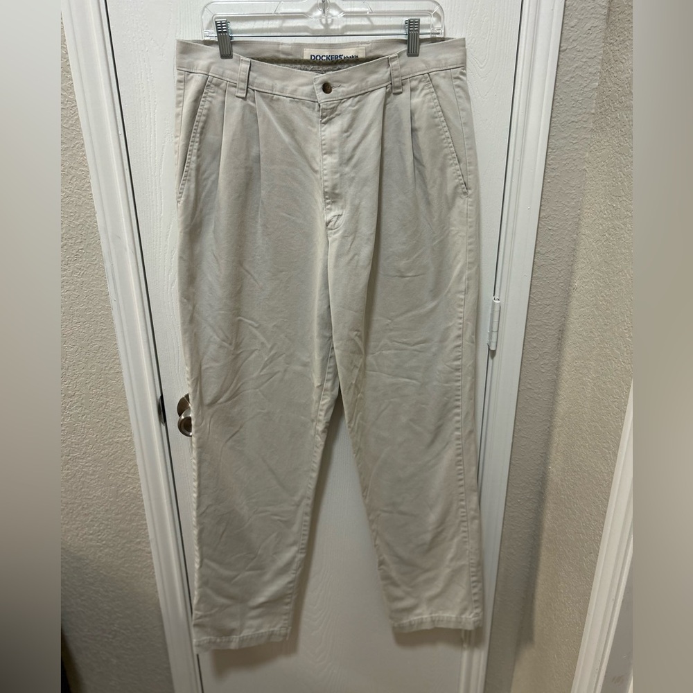Dockers Khakis Vintage Relaxed Fit Pleated Front Trousers Size 33x32 Mens